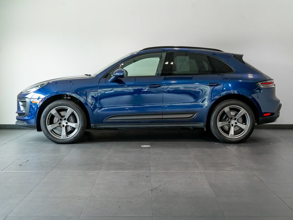 Certified 2025 Porsche Macan AWD/4WD image 2