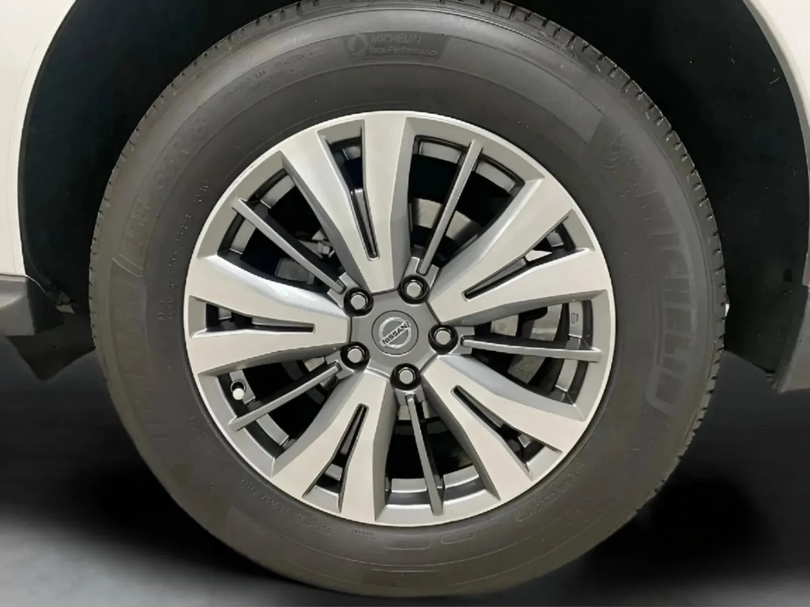 Used 2020 Nissan Pathfinder SV FWD image 24