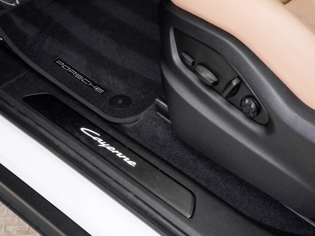Used 2025 Porsche Cayenne image 12