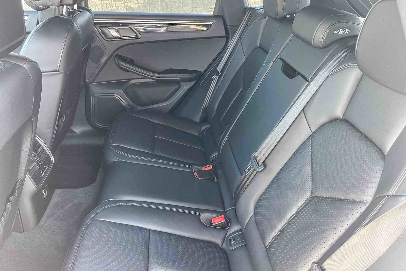 Used 2024 Porsche Macan image 17