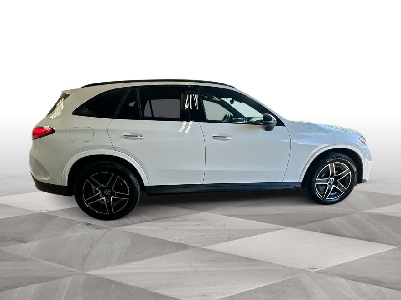 Used 2025 Mercedes-Benz GLC 300 4MATIC image 9