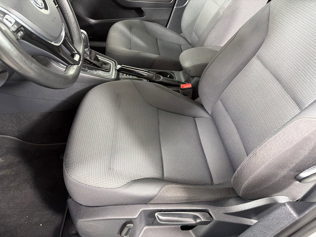 Used 2019 Volkswagen Golf S image 12