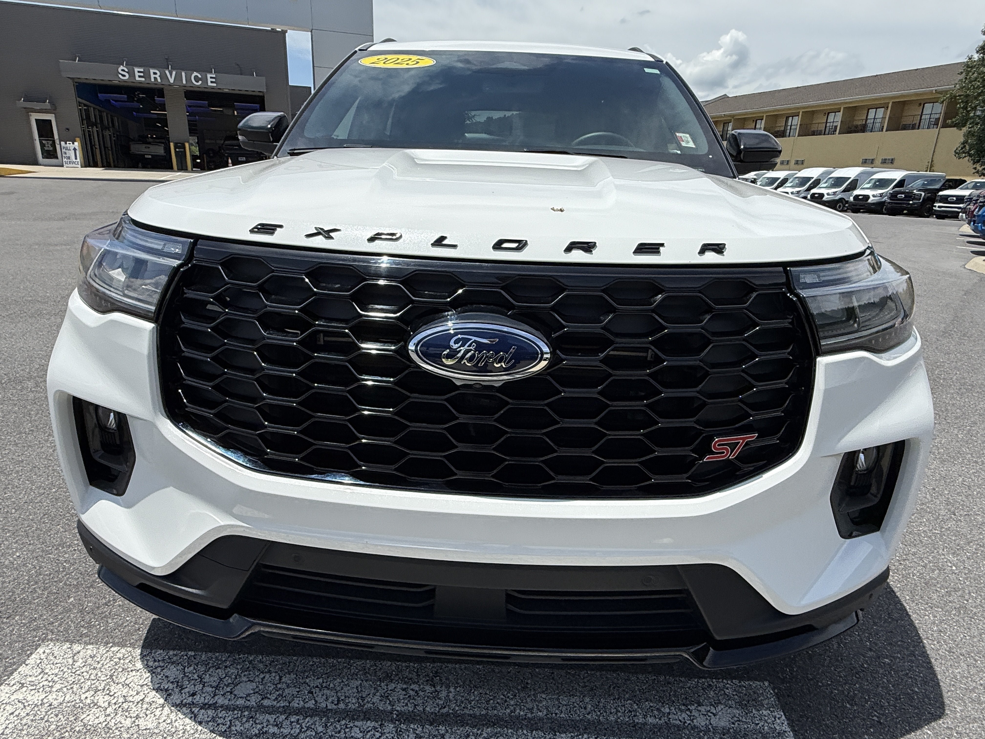 Used 2025 Ford Explorer ST AWD/4WD image 2
