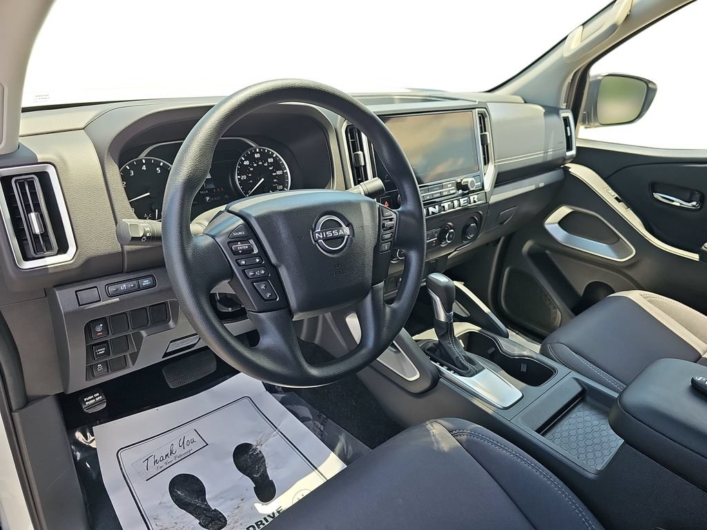 Used 2025 Nissan Frontier SV RWD image 16