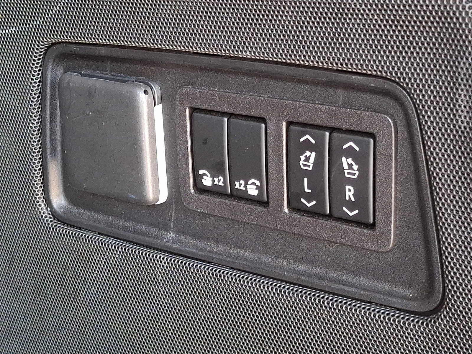 Used 2023 Cadillac Escalade Premium Luxury w/ LPO, Floor Liner Package AWD/4WD image 29