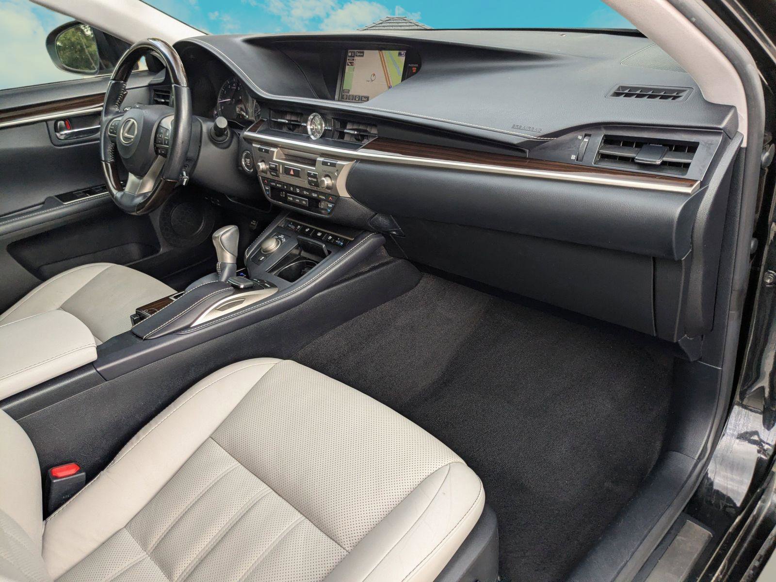 Used 2016 Lexus ES 350 w/ Luxury Package w/Wood Trim FWD image 24