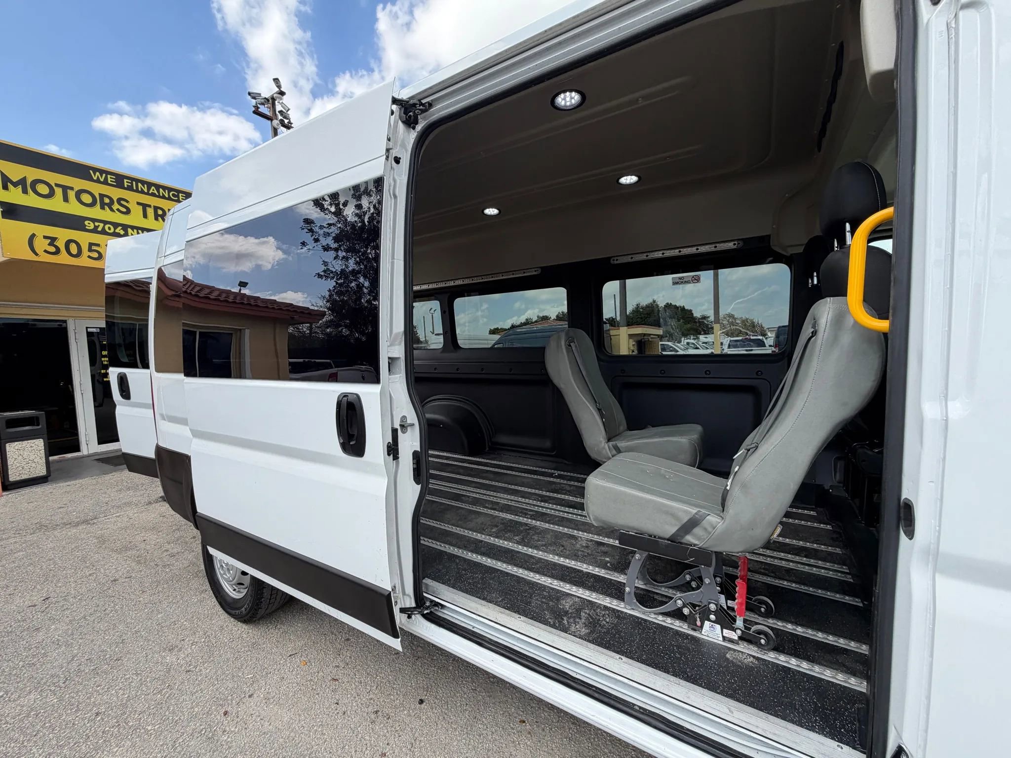 Used 2023 RAM ProMaster 2500 image 20