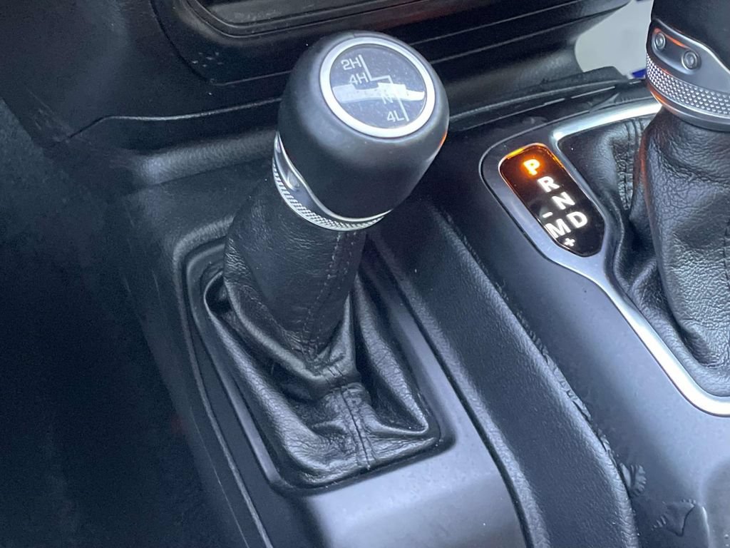 Used 2021 Jeep Wrangler Unlimited Sahara AWD/4WD image 29