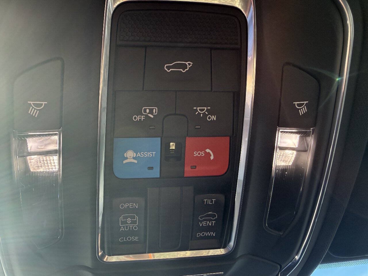 Used 2023 Jeep Grand Cherokee L Laredo AWD/4WD image 31