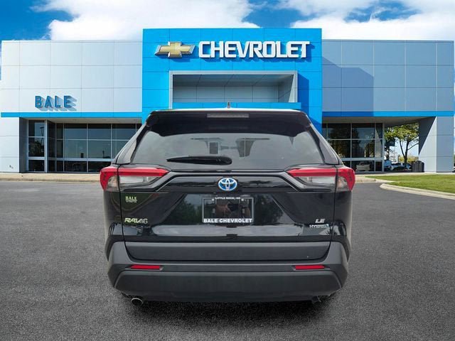 Used 2023 Toyota RAV4 LE AWD/4WD image 4