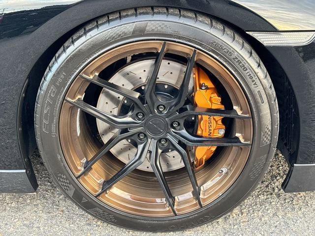 Used 2011 Nissan GT-R Premium image 13