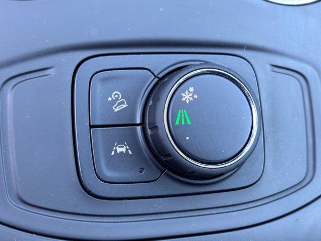 Used 2024 GMC Terrain SLE FWD image 32