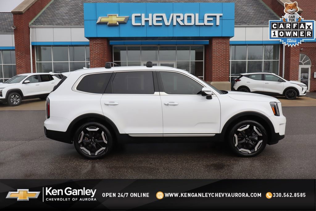 Used 2024 Kia Telluride EX w/ EX Captain's Chair Package