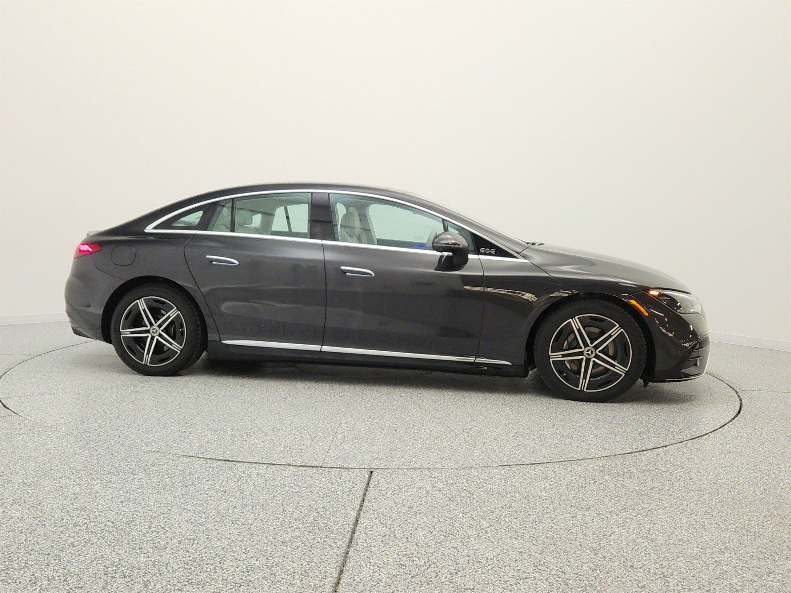Used 2023 Mercedes-Benz EQE 350+ 4MATIC Sedan image 4