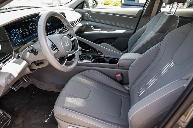 Certified 2025 Hyundai Elantra SEL FWD image 18