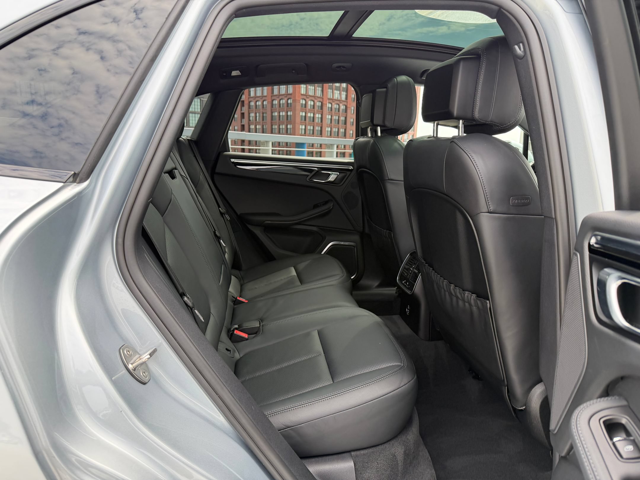 Certified 2023 Porsche Macan S AWD/4WD image 19