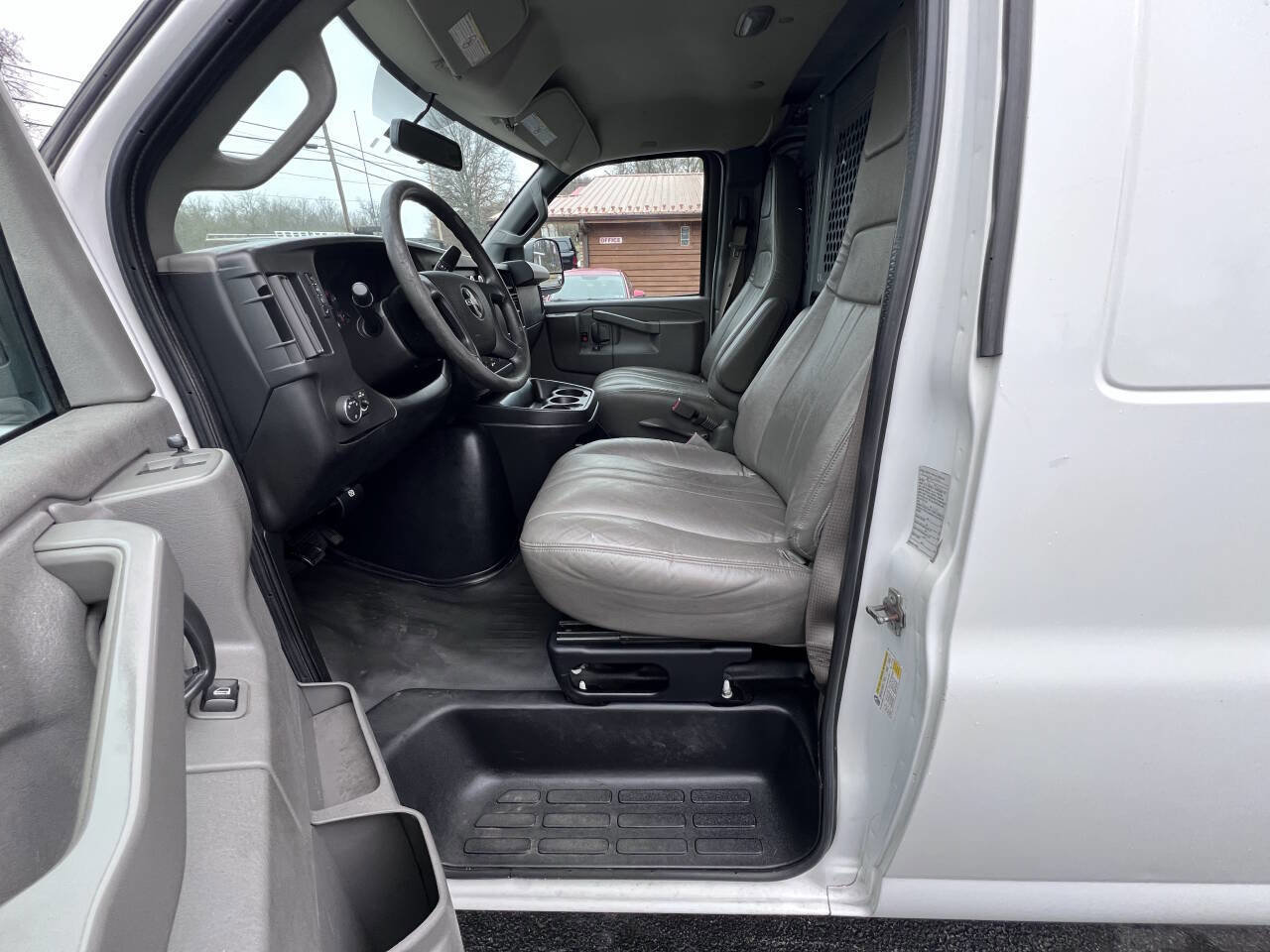 Used 2018 GMC Savana 2500 Extended image 11