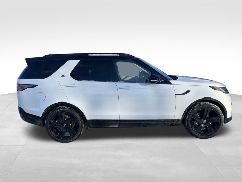 New 2026 Land Rover Discovery Dynamic SE image 6