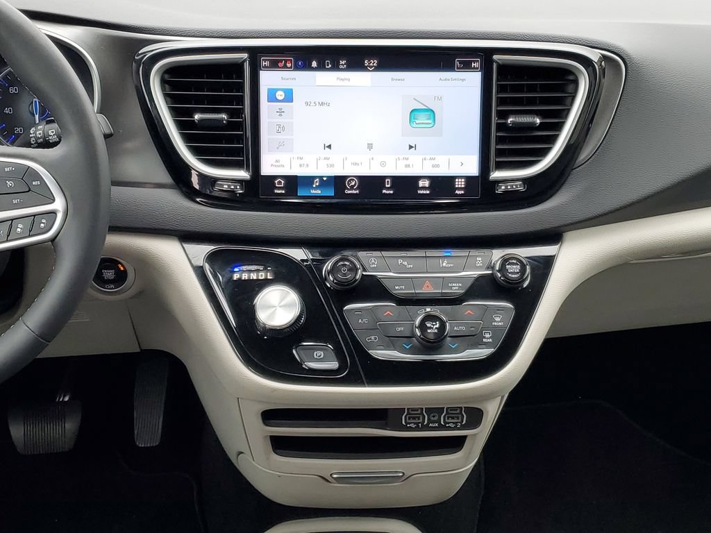 Used 2024 Chrysler Pacifica Touring-L FWD image 27