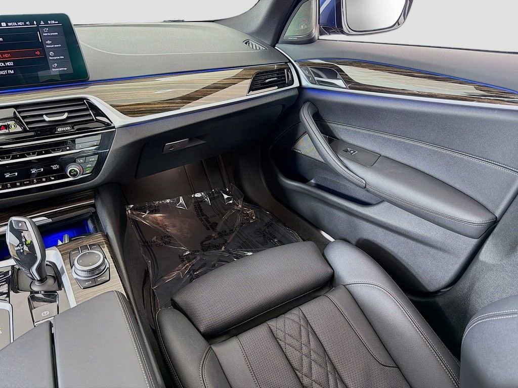 Used 2022 BMW 530i xDrive w/ Premium Package image 28
