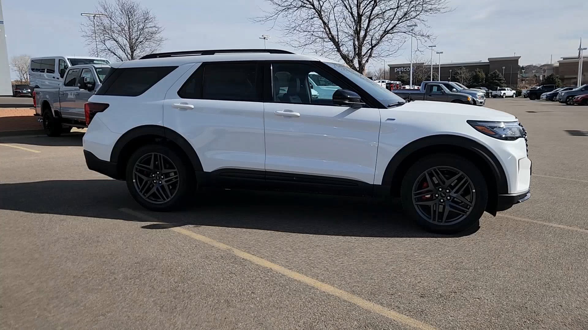 New 2026 Ford Explorer ST-Line w/ ST-Line Street Pack image 7