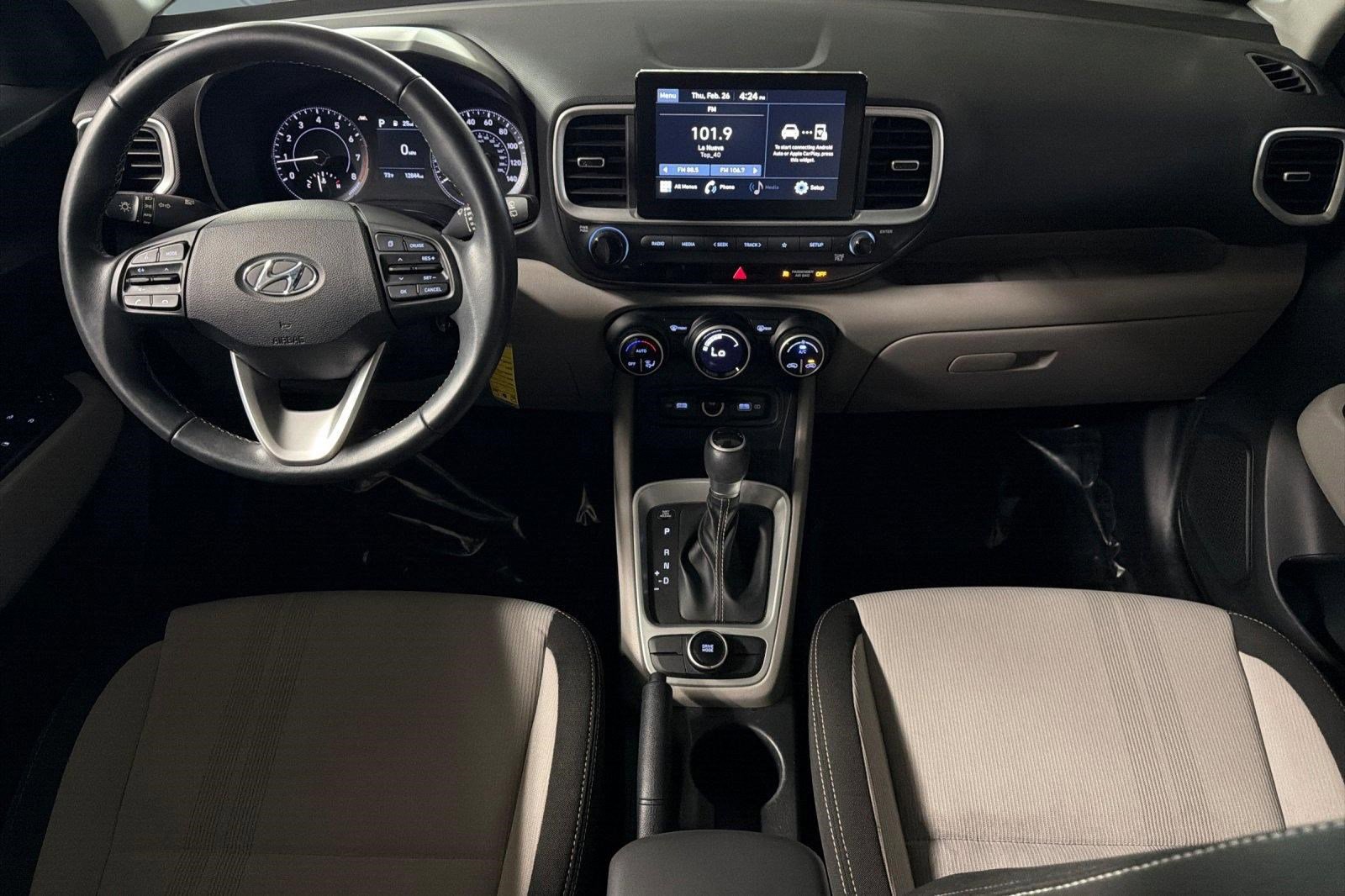 Used 2022 Hyundai Venue SEL image 26