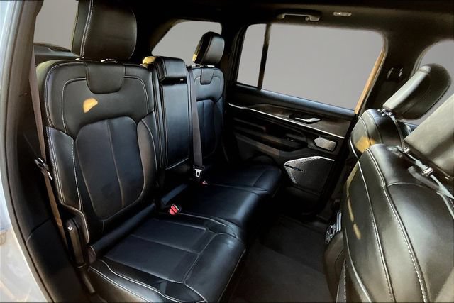 Used 2023 Jeep Grand Cherokee Overland AWD/4WD image 25