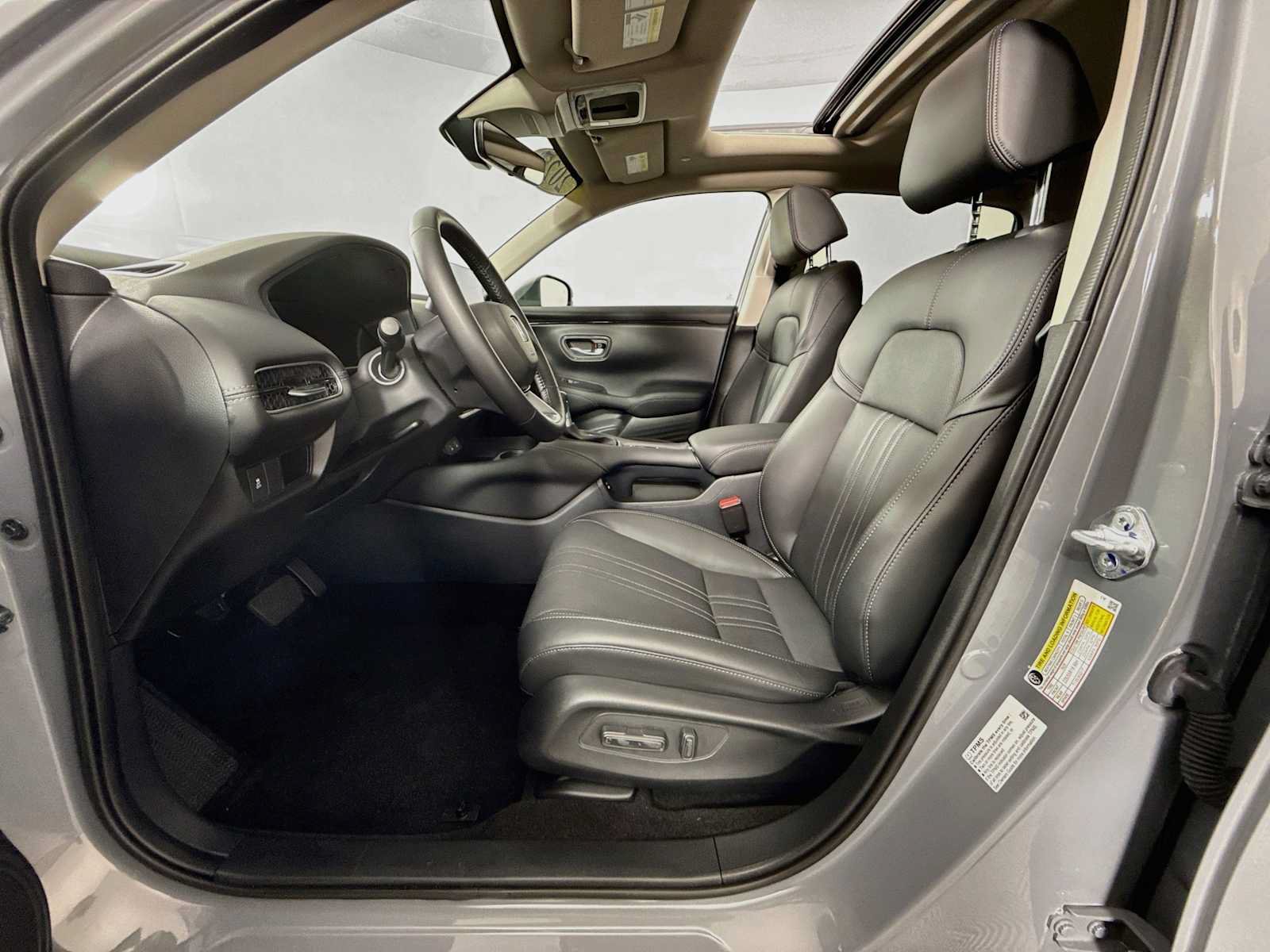 Used 2027 Honda HR-V EX-L image 19