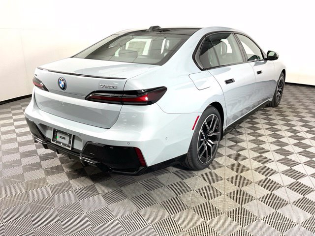 Used 2025 BMW 750e xDrive AWD/4WD image 6