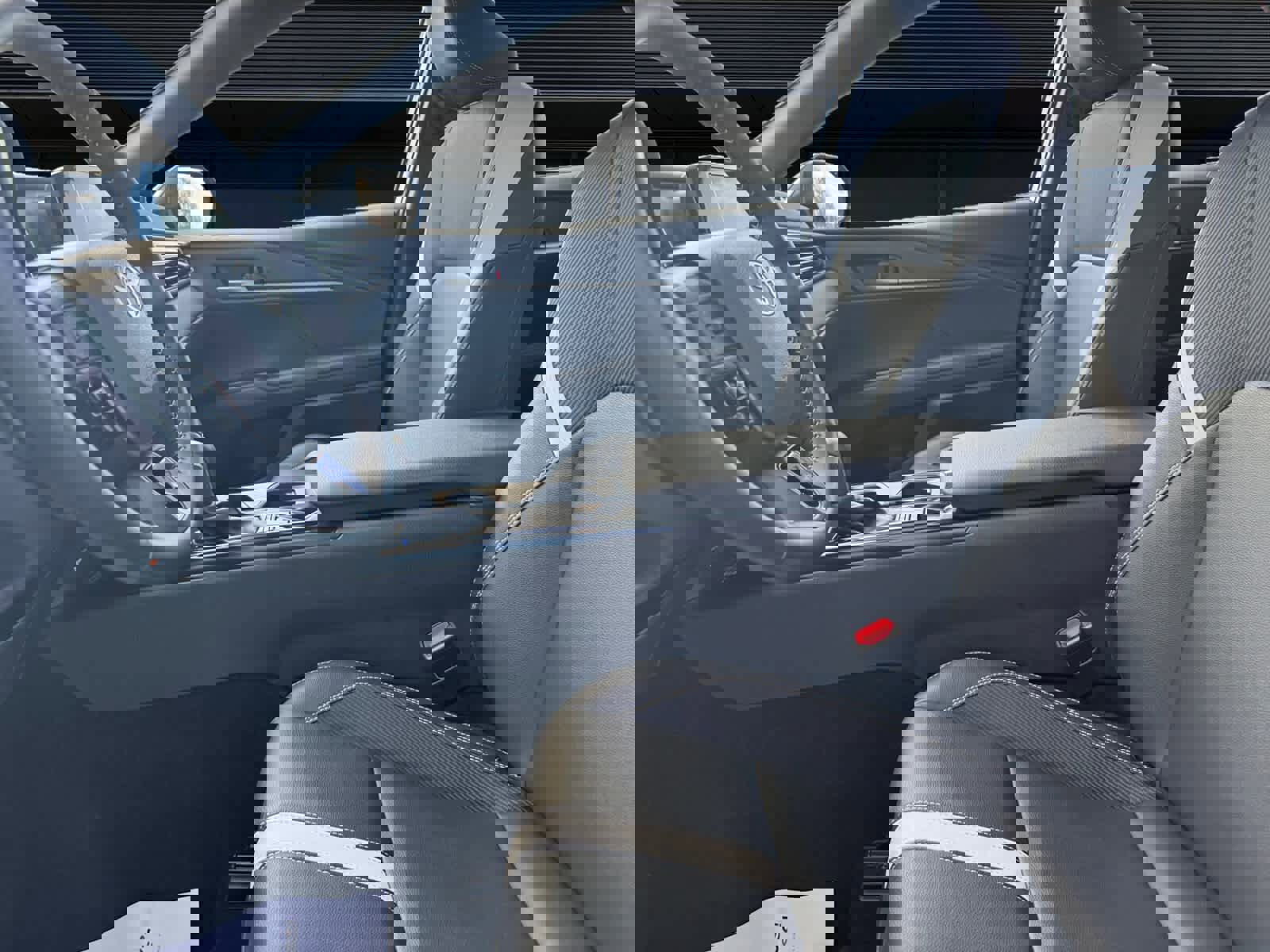 Used 2025 Toyota Camry SE image 2