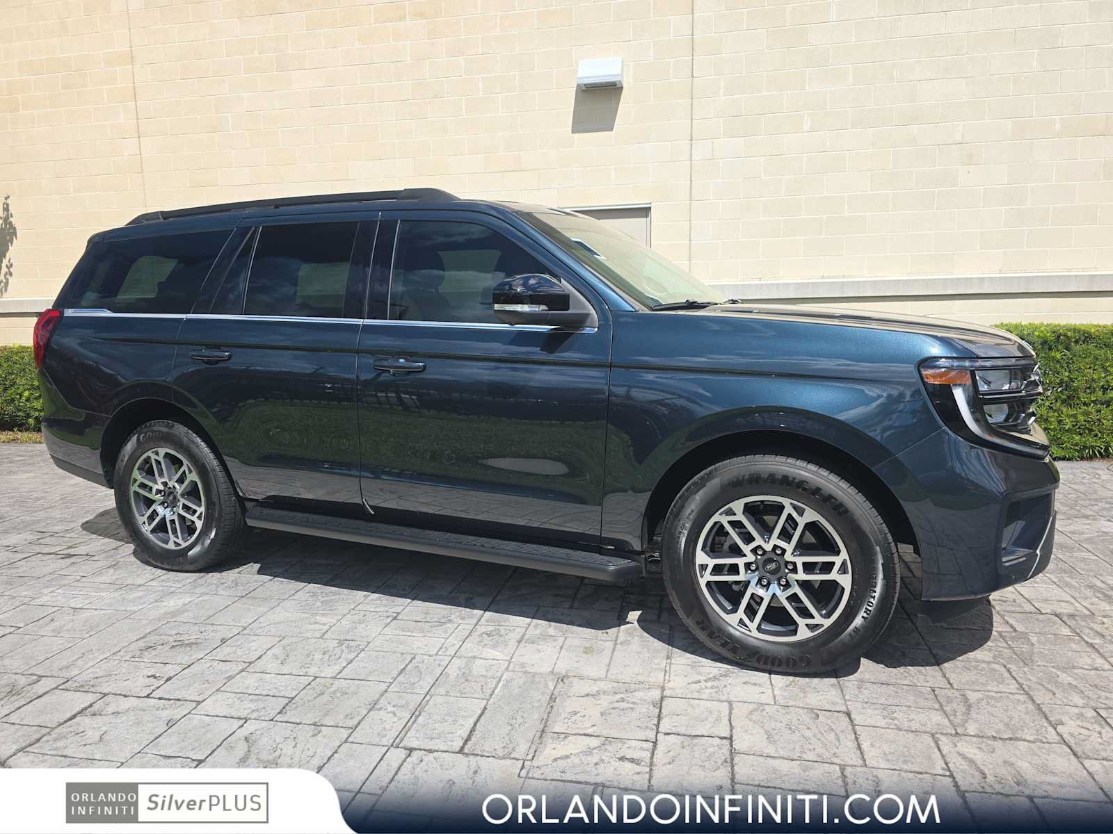 Used 2026 Ford Expedition Active RWD image 1