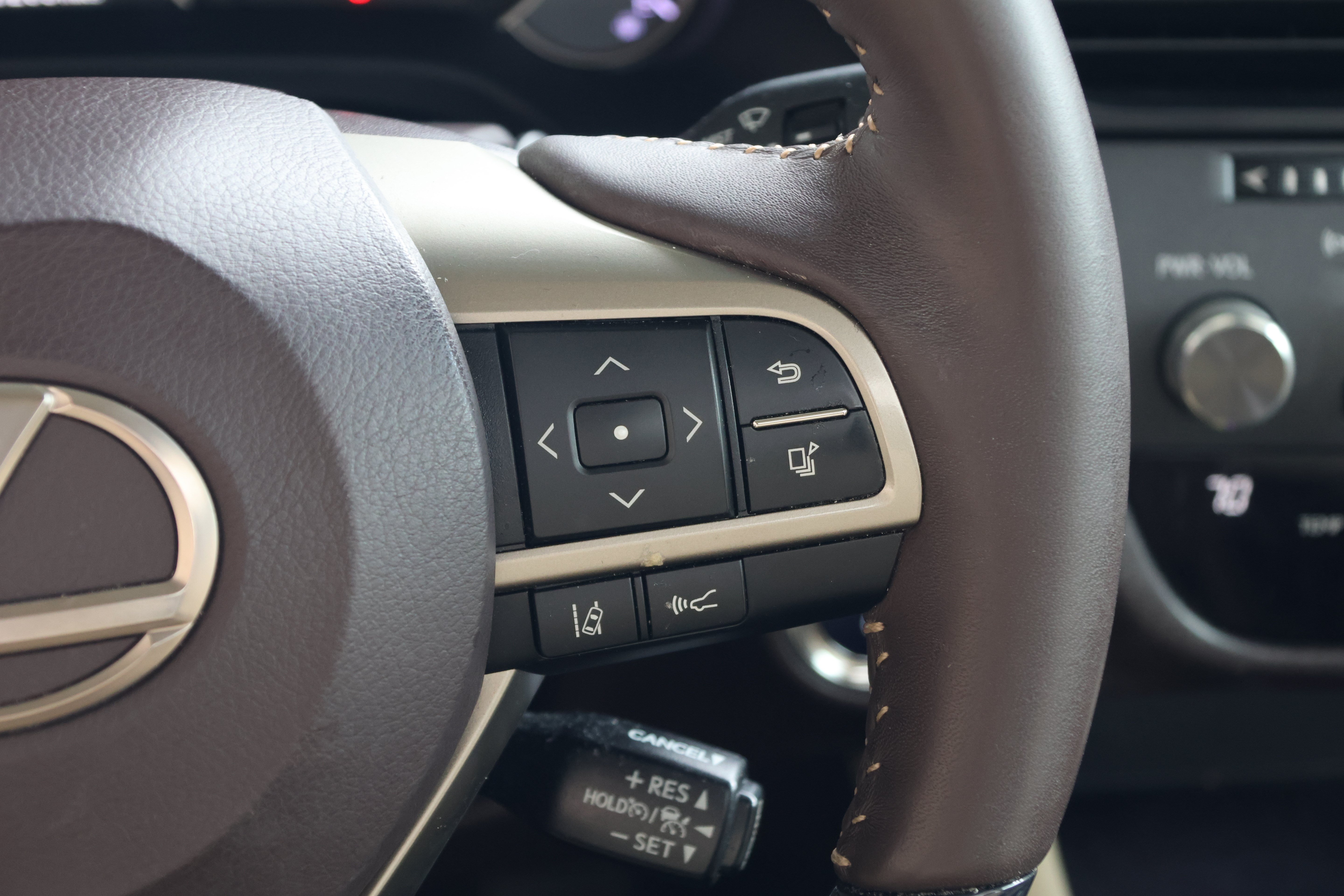 Used 2019 Lexus RX 450h AWD w/ Luxury Package image 21