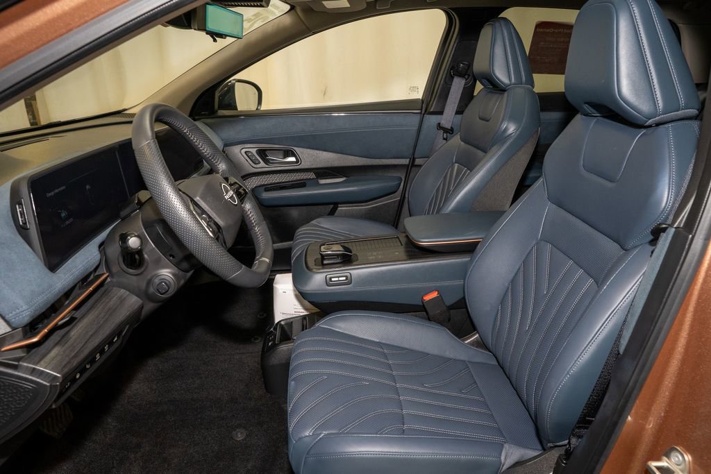 Certified 2025 Nissan Ariya Platinum image 12