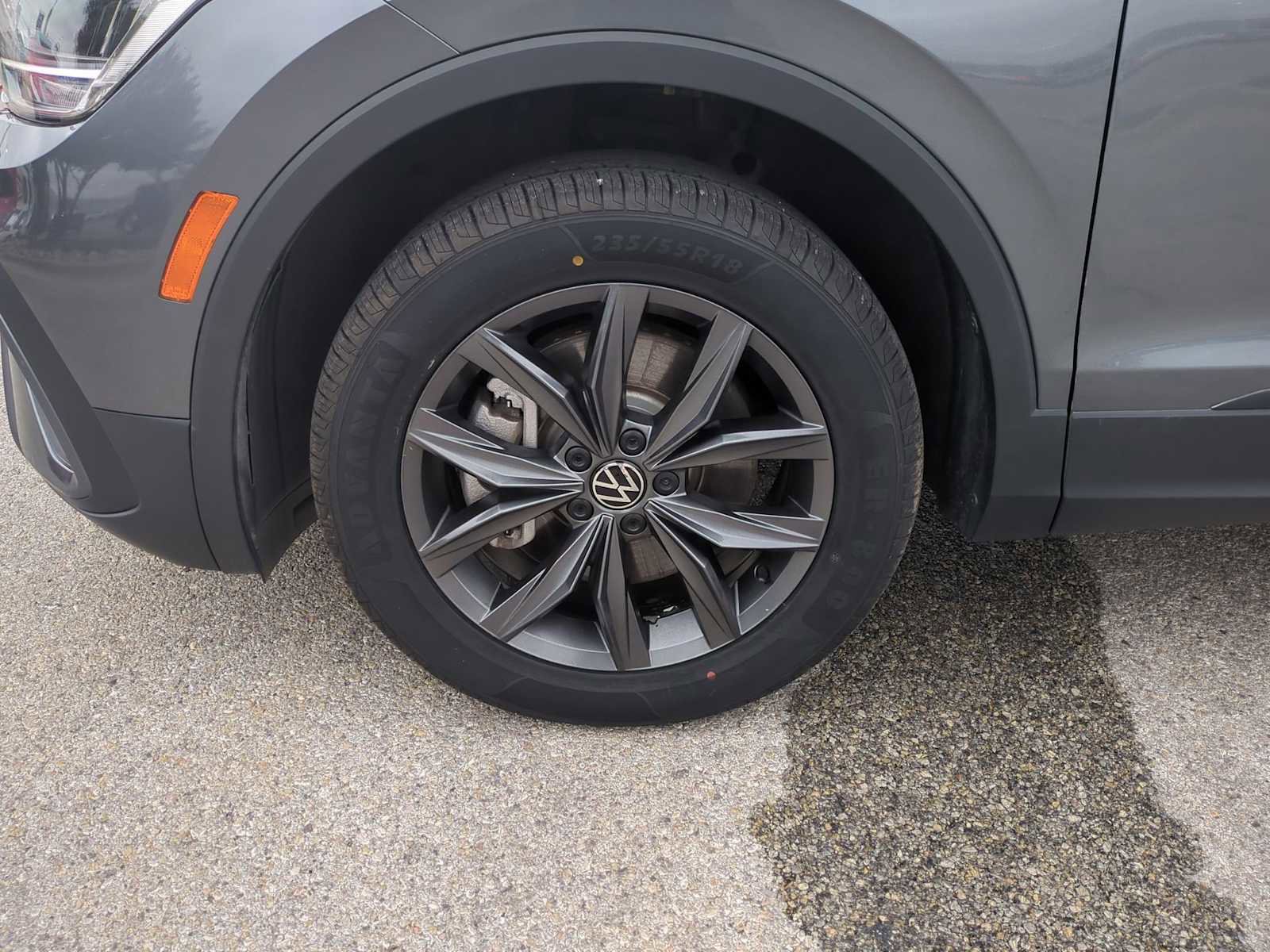 Used 2024 Volkswagen Tiguan SE image 32