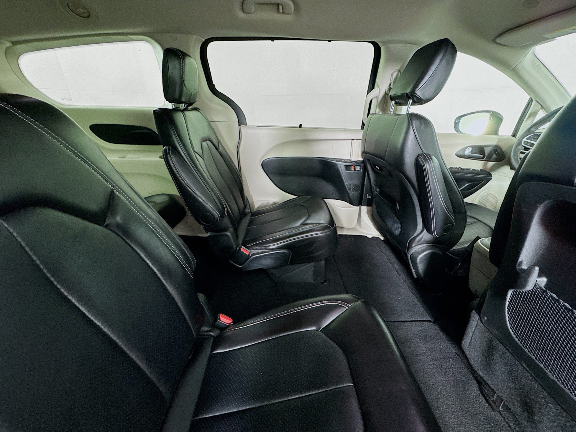 Used 2024 Chrysler Pacifica Touring-L FWD image 26
