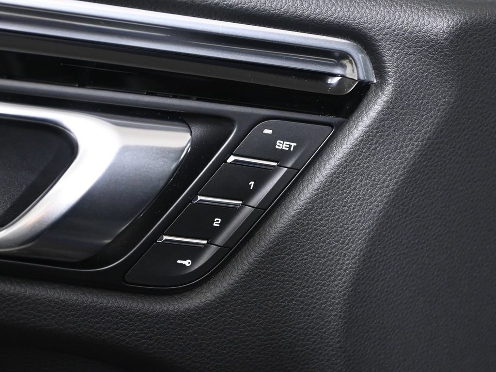 Used 2026 Porsche Macan S AWD/4WD image 32