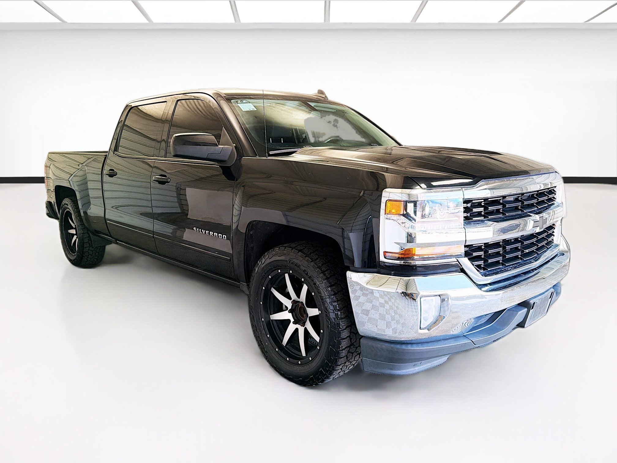 Used 2018 Chevrolet Silverado 1500 LT w/ All Star Edition RWD image 3