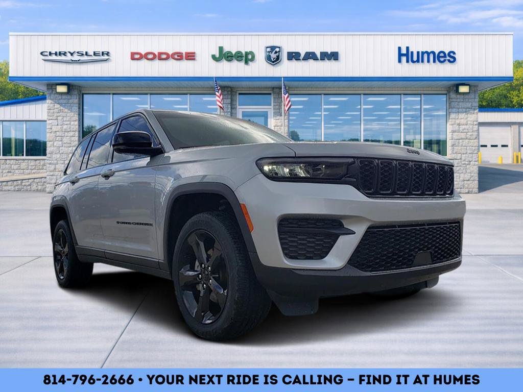 Used 2023 Jeep Grand Cherokee Altitude AWD/4WD image 1