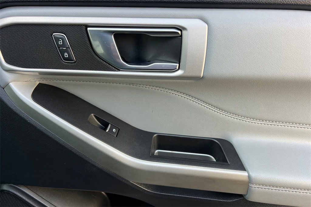 Used 2022 Ford Explorer XLT w/ Equipment Group 202A image 23