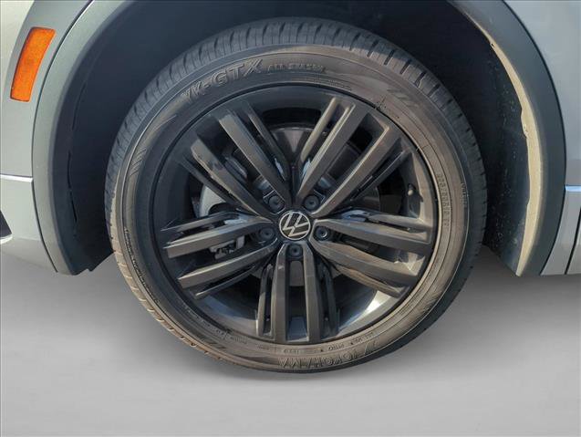 Used 2022 Volkswagen Tiguan SE R-Line FWD image 14
