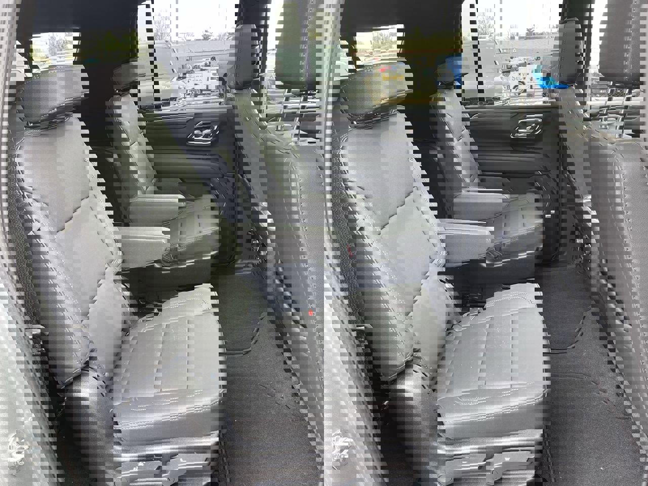 Used 2024 Chevrolet Suburban Z71 w/ Luxury Package image 28