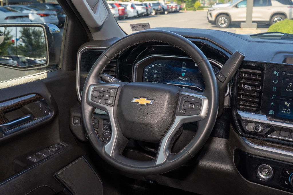 Used 2023 Chevrolet Silverado 1500 LT AWD/4WD image 15