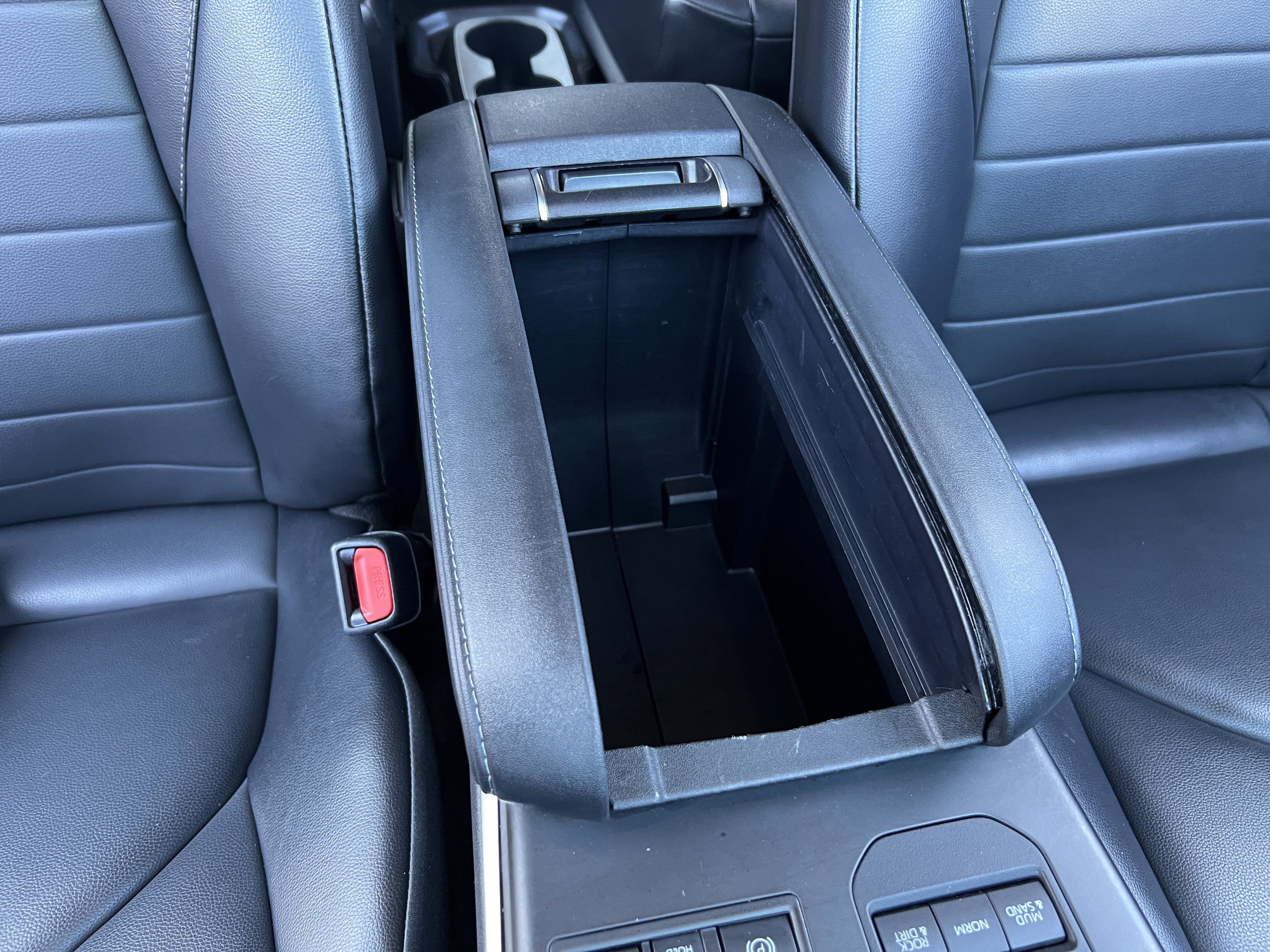 Used 2024 Toyota Highlander XLE image 29