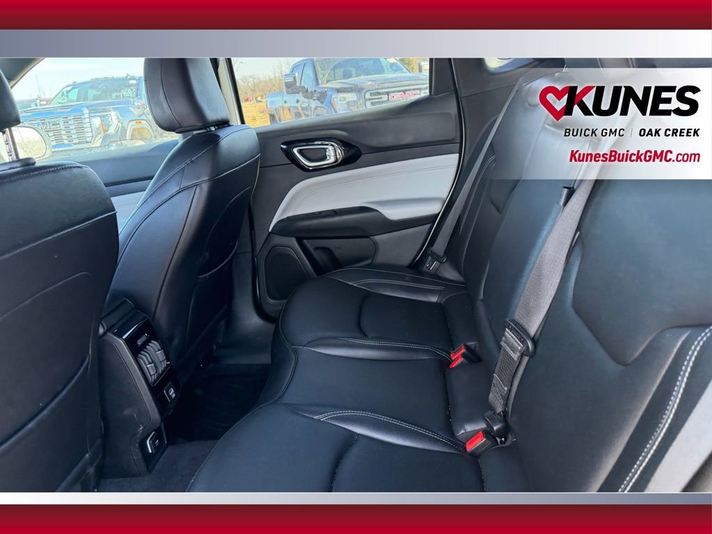 Used 2025 Jeep Compass Limited image 3