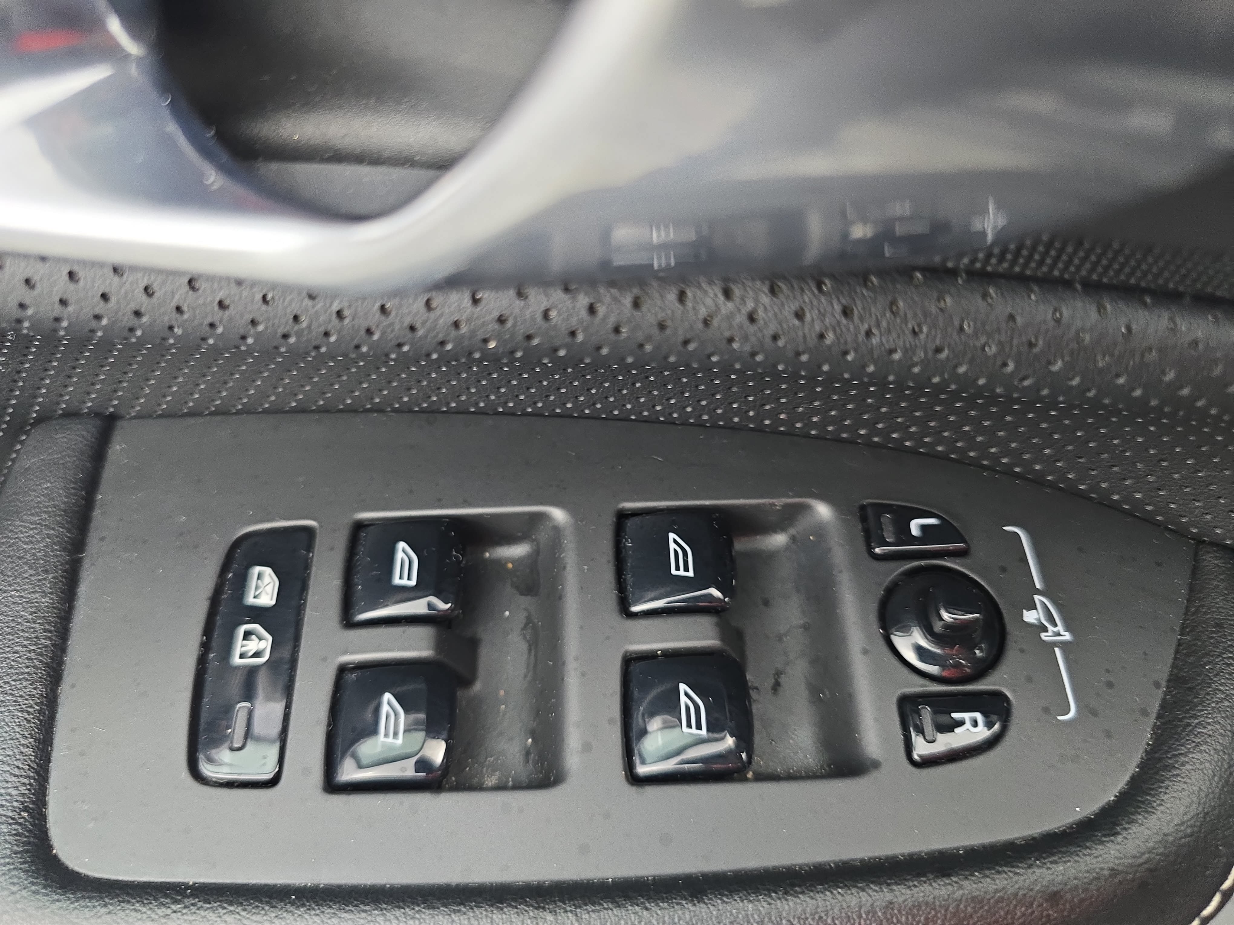 Used 2019 Volvo XC90 T6 R-Design w/ Advanced Package AWD/4WD image 32