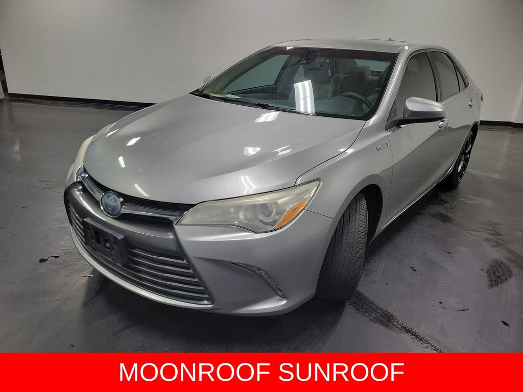 Used 2017 Toyota Camry XLE w/ Moonroof Package FWD image 4