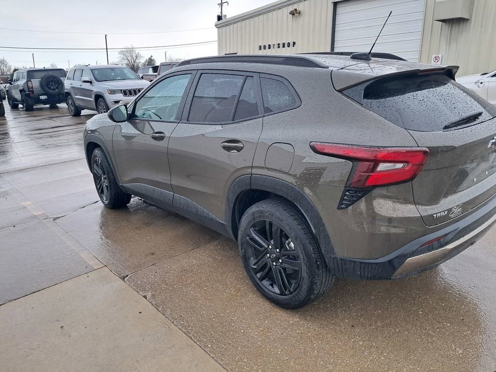 Used 2024 Chevrolet Trax ACTIV w/ Sunroof Package image 8