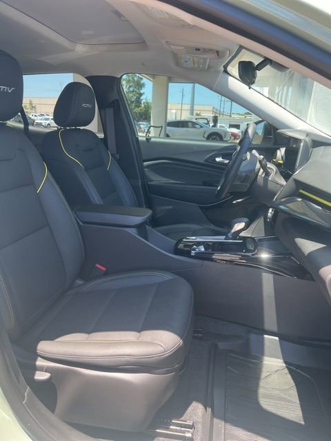 Used 2025 Chevrolet Trax ACTIV w/ Sunroof Package FWD image 17