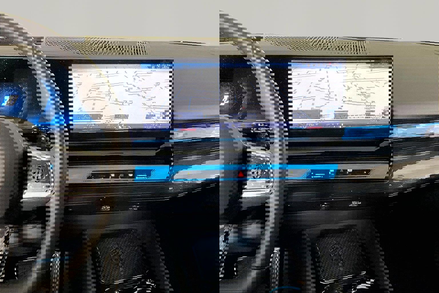 Certified 2025 BMW 550e xDrive w/ Premium Package AWD/4WD image 11