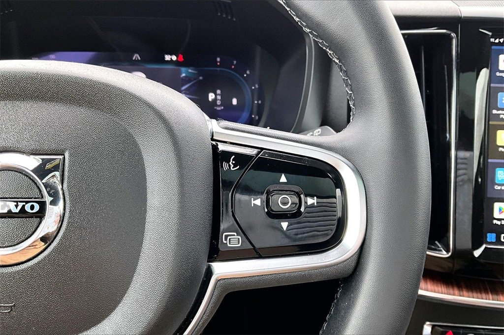 Used 2023 Volvo XC60 B5 Plus w/ Climate Package image 11